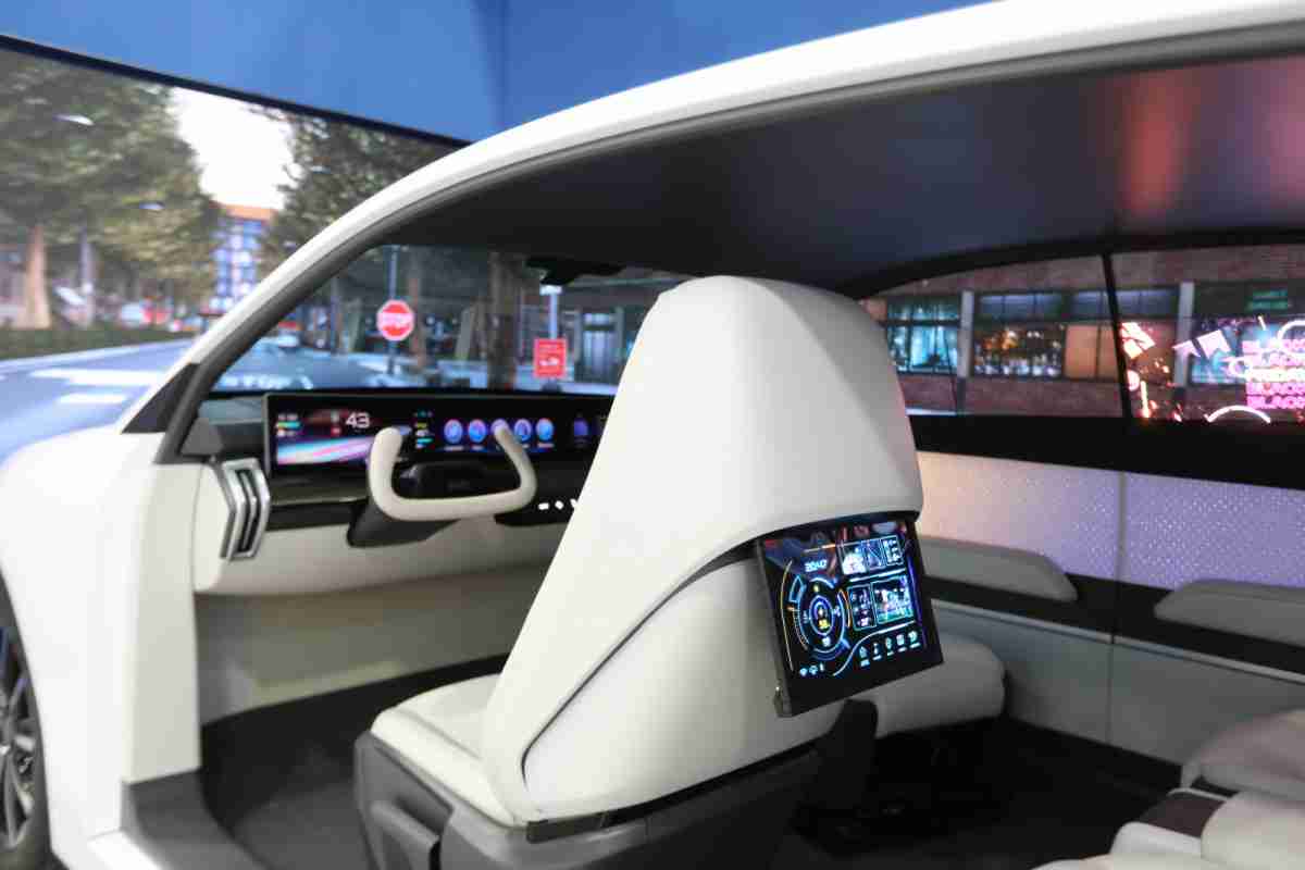 森林舞会的「可卷式后座娱乐显示器」加强后座乘客的感官体验，，，，并保有个性化设计，，，，可依使用偏好进行动态调整。。。。